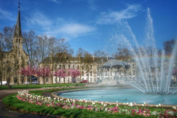 Tres Bel Appartement Dijonnais Place Wilson Gutembert エクステリア 写真